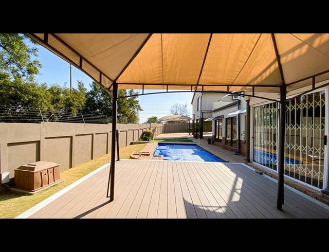 6 BEDROOM HOUSE FOR SALE IN MARAIS STEYN PARK